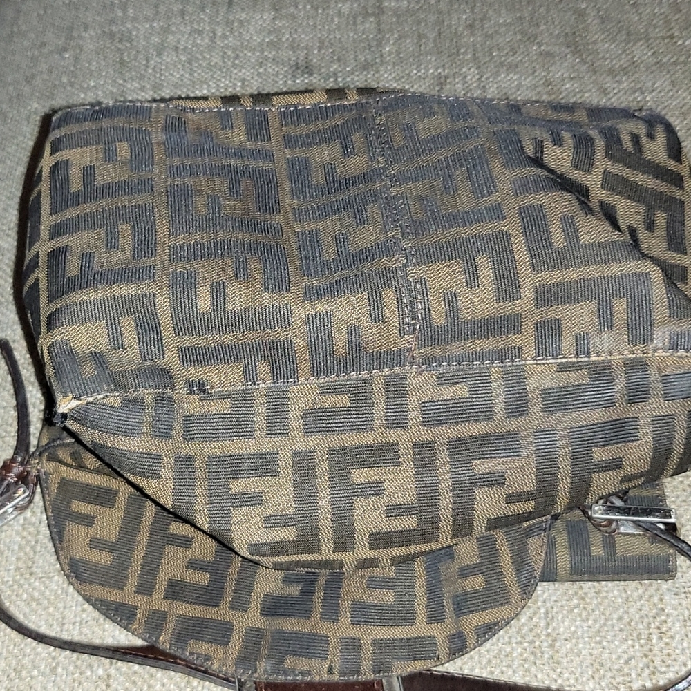 Vintage Fendi Bag 😍 - Picture 15 of 16